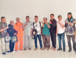 Keterangan: Pose Bersama.