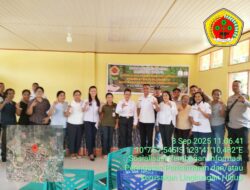 Ket. Foto: Pose Bersama di Kecamatan Kupang Tengah.