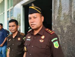 Ket. Foto: Kepala Kejaksaan Negeri Kabupaten Kupang, Yupiter Selan, S. H., M. H di Dampingi Kasi Pidsus, Andrew Keya, S. H. 