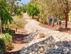 Ket. Foto: Timbunan Sirtu Gunung di Wilayah RT.08, Kelurahan Nonbes.