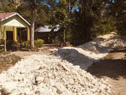 Ket. Foto: Timbunan Sirtu Gunung di Wilayah RT. 02, Kelurahan Nonbes.