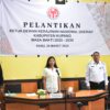 Ket. Foto: Wakil Bupati Kupang di Dampingi Plt. Sekda Kabupaten Kupang, dan Plt. Asisten III Kabupaten Kupang saat Pelantikan Ketua Dekranasda secara Virtual.