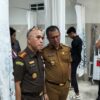 Ket. Foto: Bupati Kupang dan Kepala Kejaksaan Negeri Kabupaten Kupang saat Melihat Fasilitas Ruang RS Leona Noelbaki.