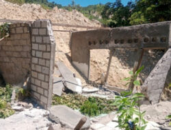 Akibat Longsor, Warga Kelurahan Takari Mengungsi