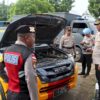 Ket. Foto: Kapolres Kupang saat Melakukan Pengecekan Terhadap Kendaraan Dinas Milik Polres Kupang.