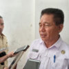 Ket. Foto: Camat Sulamu, Markus Fanggidae ketika di wawancarai awak media di Kantor Bupati Kupang.