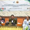 Ket. Foto: Bupati Kupang, di Apit oleh Wakil Bupati Kupang, dan Plt. Balai Besar Pengawas Obat dan Makanan Kupang saat Rapat Advokasi terpadu Program Prioritas Nasional.