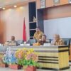 Ket. Foto: Bupati Kupang, Yosef Lede, SH di dampingi Plt. Dinas PMD Kabupaten Kupang, dan Asisten 2 Kabupaten Kupang.