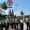 Ket. Foto: Pose Bersama Usai Pemasangan Rambu Larangan Parkir.