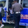 Ket. Foto: Satuan Lalu Lintas Polres Kupang saat Memobilisasi Anak-anak ke Sekolah.