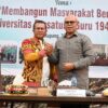 Ket. Foto: Bupati Kupang, Yosef Lede, SH pose Bersama Ketua Yayasan UPG 1945 Samuel Haning.
