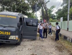 Peduli Masyarakat, Polres Kupang Bantu Mobilisasi Pelajar ke Sekolah