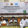 Ket. Foto: Wakil Bupati Kupang, Aurum Obe Titu Eki di Dampingi Plt. Sekda Kabupaten Kupang, Marthen Rahakbauw dan dr. dr.Vama Chrisnadarmani.