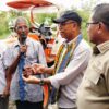 Ket. Foto: Penyerahan Simbolis Kunci Kontak Satu Unit Hand Traktor oleh Anggota DPR RI, Komisi IV Partai PKB, Usman Husin Kepada Salah Satu Ketua Kelompok Tani (Poktan) di Kabupaten Kupang, di Dampingi Bupati Kupang, Yosef Lede, SH.