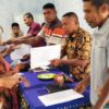 Ket. Foto: Penyerahan Bantuan Langsung Tunai (BLT) Dana Desa kepada Masyarakat.