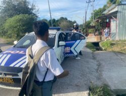 Dekatkan Pelayanan pada Masyarakat, Satlantas Polres Kupang Antar Anak Sekolah Gunakan Mobil Patroli