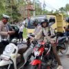 Ket. Foto: Satuan Lalu Lintas Polres Kupang saat Melakukan Operasi Pekat Turangga 2025 di Jln. Timor Raya.