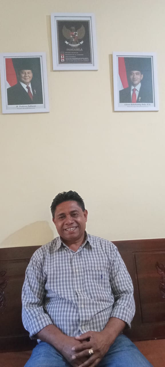 Ket. Foto: Kepala Desa Soba, Richard Nixon Puas.