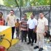 Ket. Foto: Bupati Kupang, Yosef Lede, bersama Profesor Fred Benu saat Meninjau Alat yang di Berikan Kepada Warga.