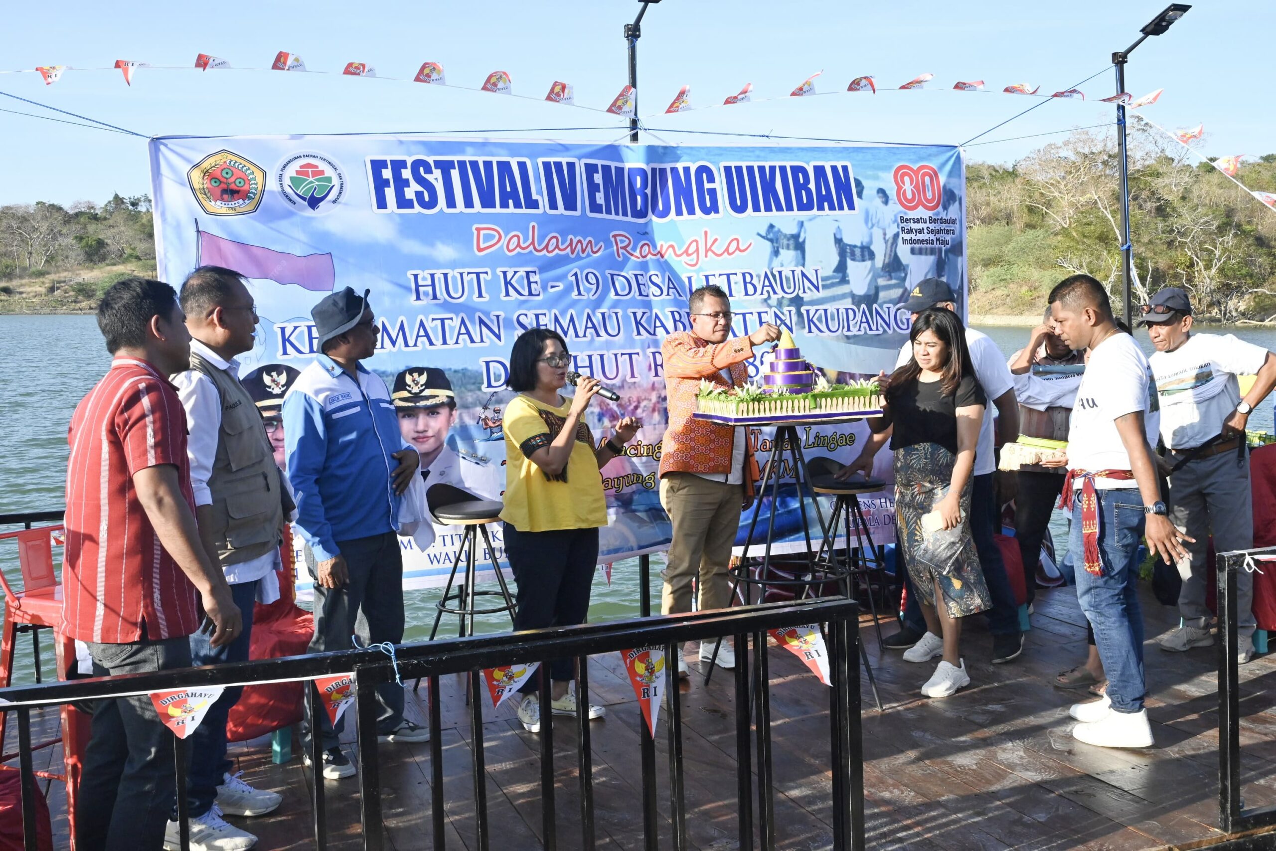 Ket. Foto: Hadiri Festival IV Embung Uikiban, Bupati Kupang Apresiasi Kades dan Masyarakat Semau.