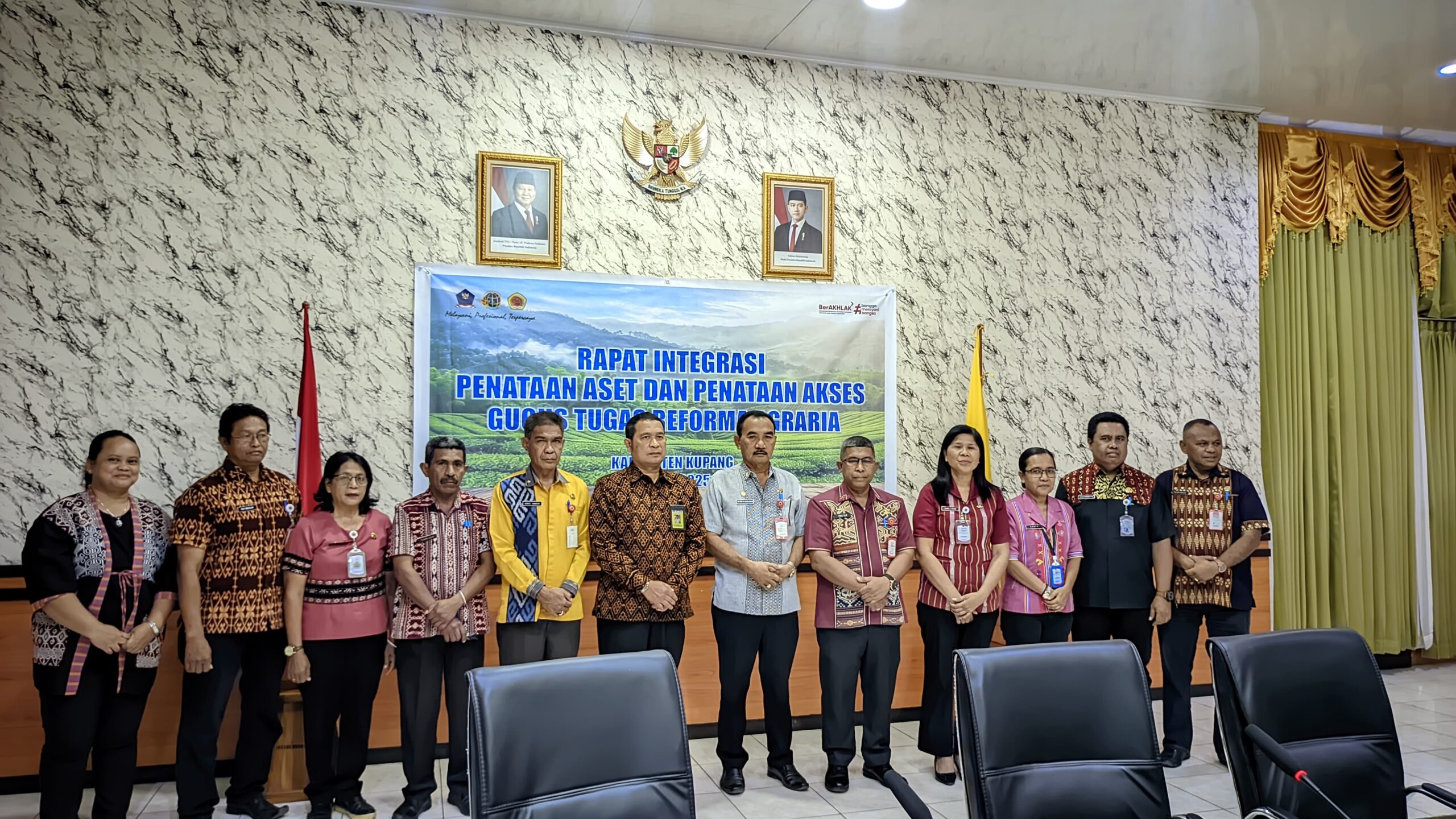 Keterangan: Pose Bersama.