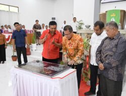 Proses Renovasi Selesai, Bupati Kupang Tandatangan Prasasti Gereja Getsemani Tarus Timur