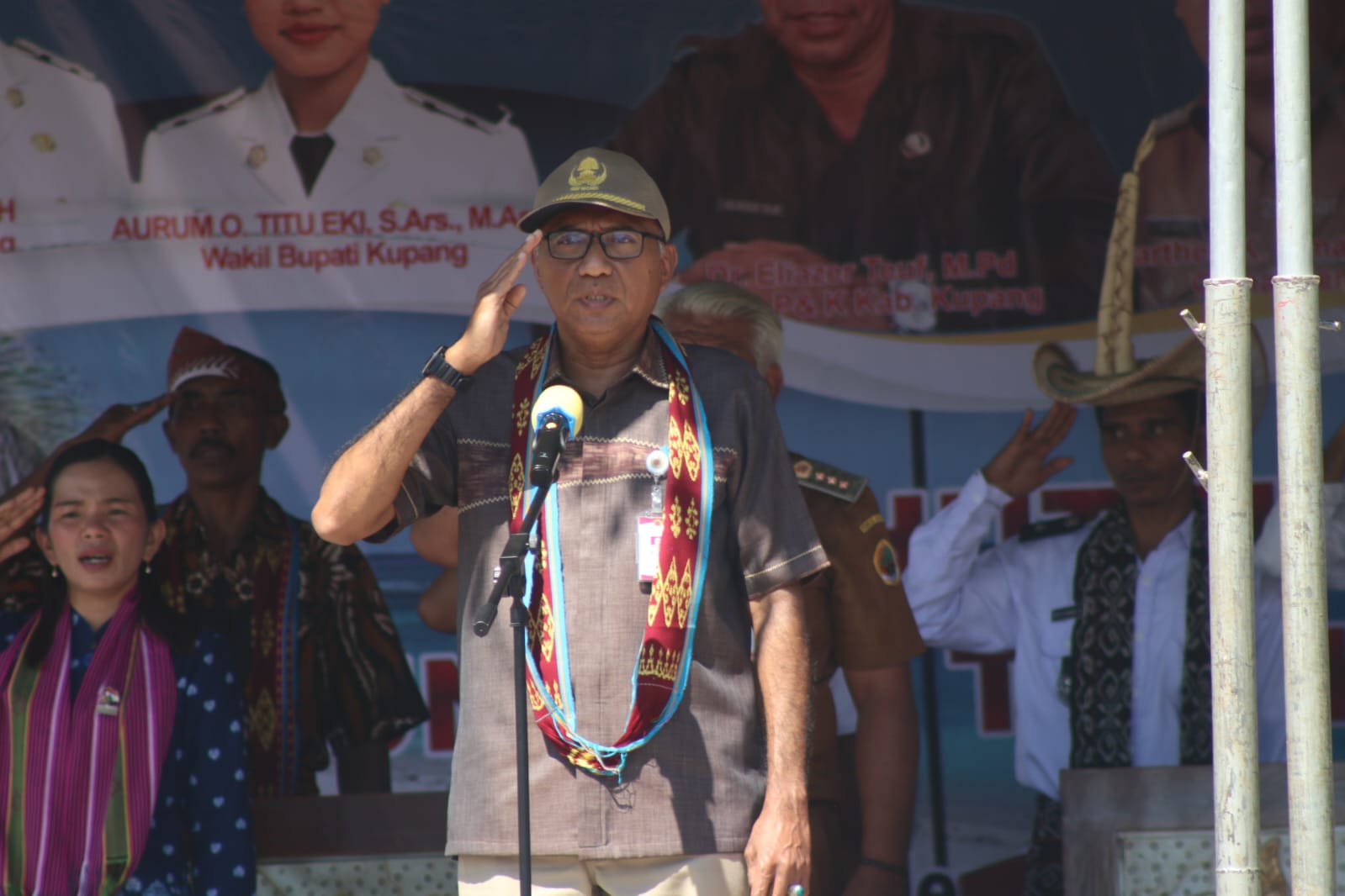 Ket. Foto: Plt. Asisten I Sekda Kabupaten Kupang, Marthen Rahakbauw.