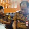 Ket. Foto: Ketua Panitia Perayaan HUT RI Ke-80 Kabupaten Kupang, Mateldius S. J. Sanam di dampingi Kesbangpol Kabupaten Kupang, Yesai Lanus.