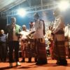Ket. Foto: Penyerahan Letak Kota Daerah Otonomi Baru (DOB)Amfoang oleh Ketua Panitia, Yunus Naisunis kepada Bupati Kupang, Yosef Lede SH.