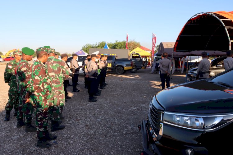 Keterangan: Sinergitas antara TNI-AD dan Anggota Polres Kupang untuk Mengamankan Pameran Expo Pembangunan dan UMKM Kabupaten Kupang.