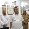 Ket. Foto: Bupati Kupang, Yosef Lede, di Dampingi Kepala BP4D Kabupaten Kupang, Dikson Selan dan Staf Khusus Bupati Kupang, Siprianus Klau.