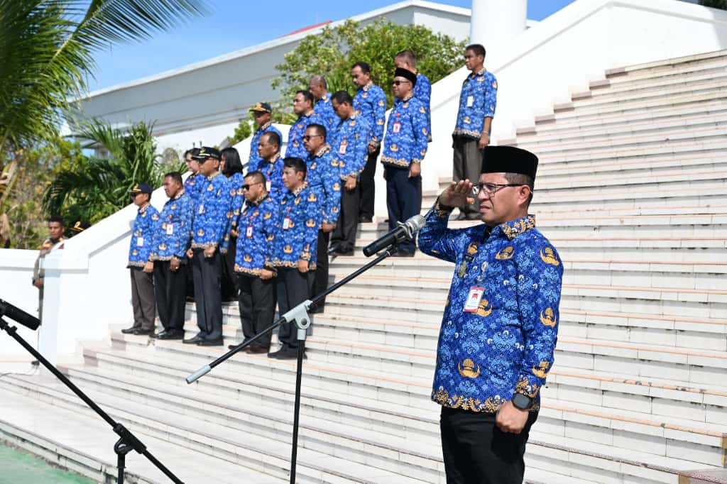 Ket. Foto: Bupati Kupang, Yosef Lede, S.H Selaku Pembina Upacara Kesadaran.