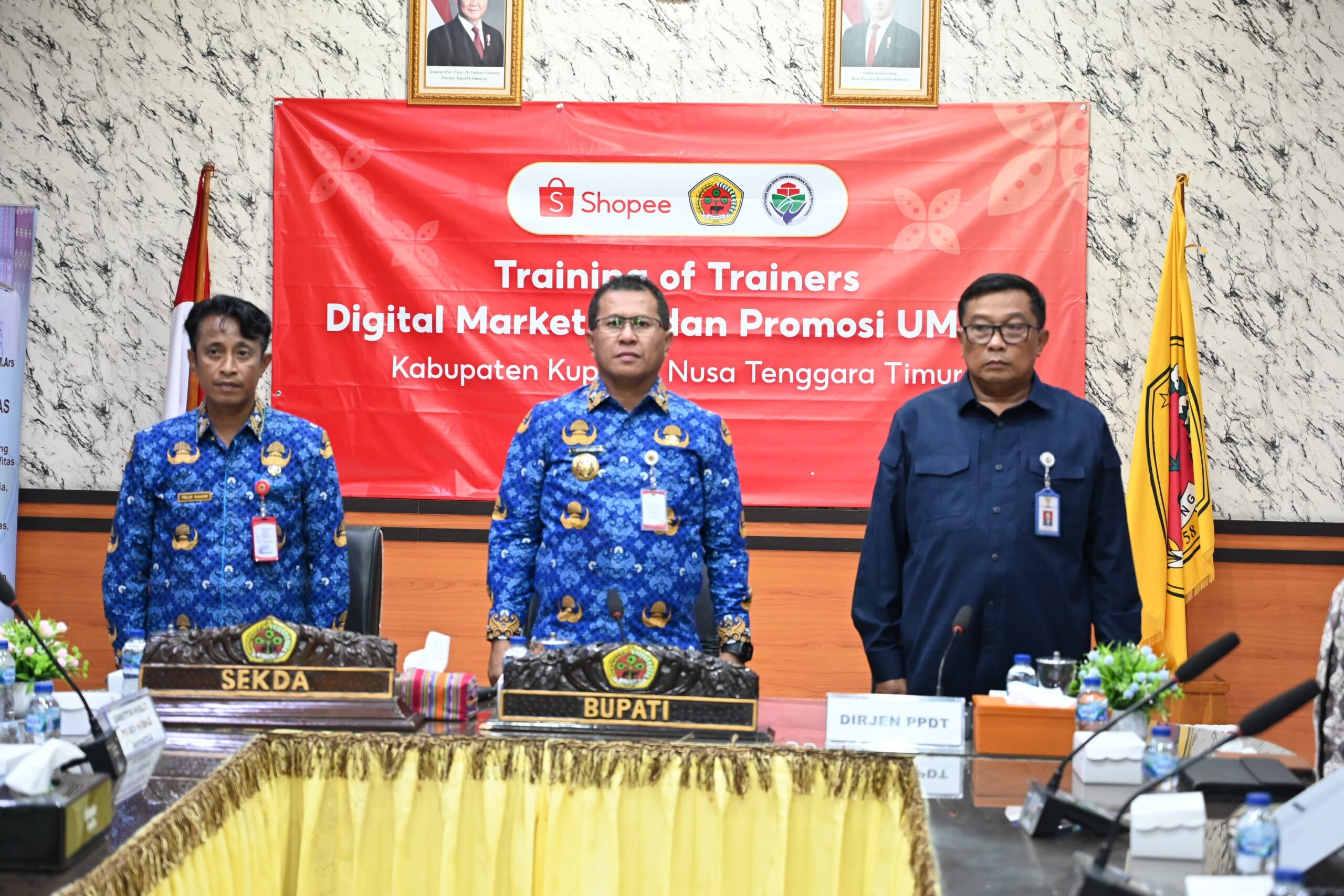 Ket. Foto: Pose Bersama saat Pembukaan.