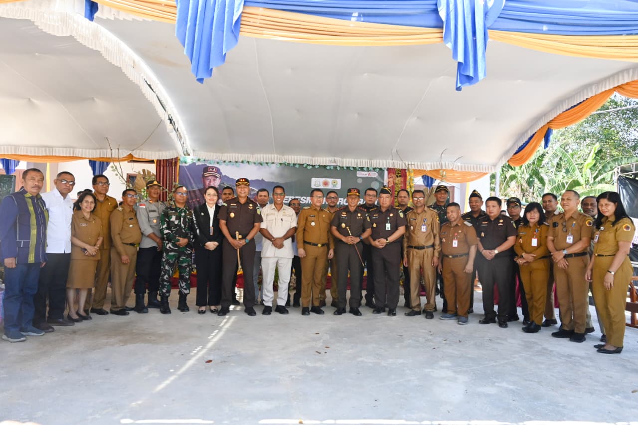 Ket. Foto: Pose Bersama.