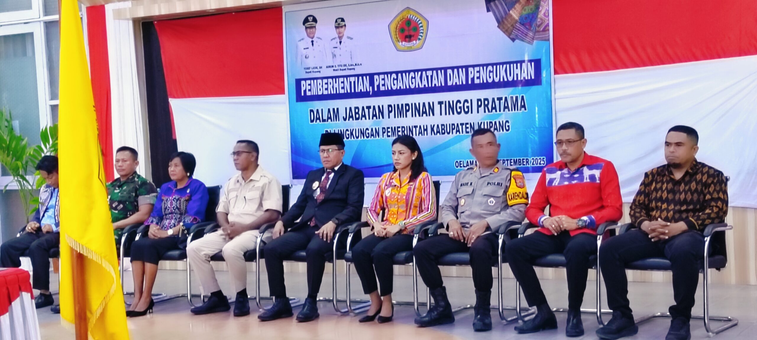 Ket. Foto: Pose Bersama saat Pelantikan dan Pengukuhan Pejabat Tinggi Pratama Lingkup Pemerintah Kabupaten Kupang.