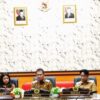 Ket. Foto: Bupati Kupang, Yosef Lede di Dampingi Wakil Bupati Kupang, Aurum Obe Titu Eki, dan Sekertaris Daerah (Sekda) Kabupaten Kupang, Mateldius S. J. Sanam saat Serah Terima Jabatan (Sertijab) Pimpinan Tinggi Pratama.