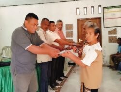 Desa Tunfeu Adakan Pembagian BLT DD Tahap III dan Pergantian Nama Penerima