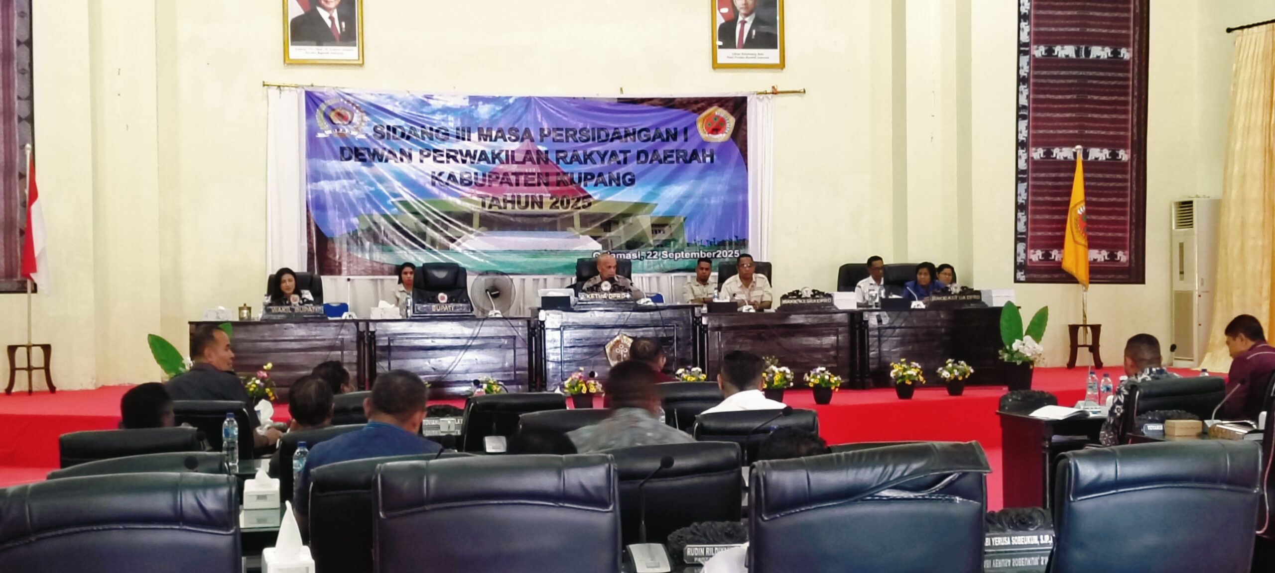 Ket. Foto: Sidang Paripurna dengan Agenda Jawaban Pemerintah Kabupaten Kupang terhadap Pandangan Umum Fraksi Beberapa hari Lalu.