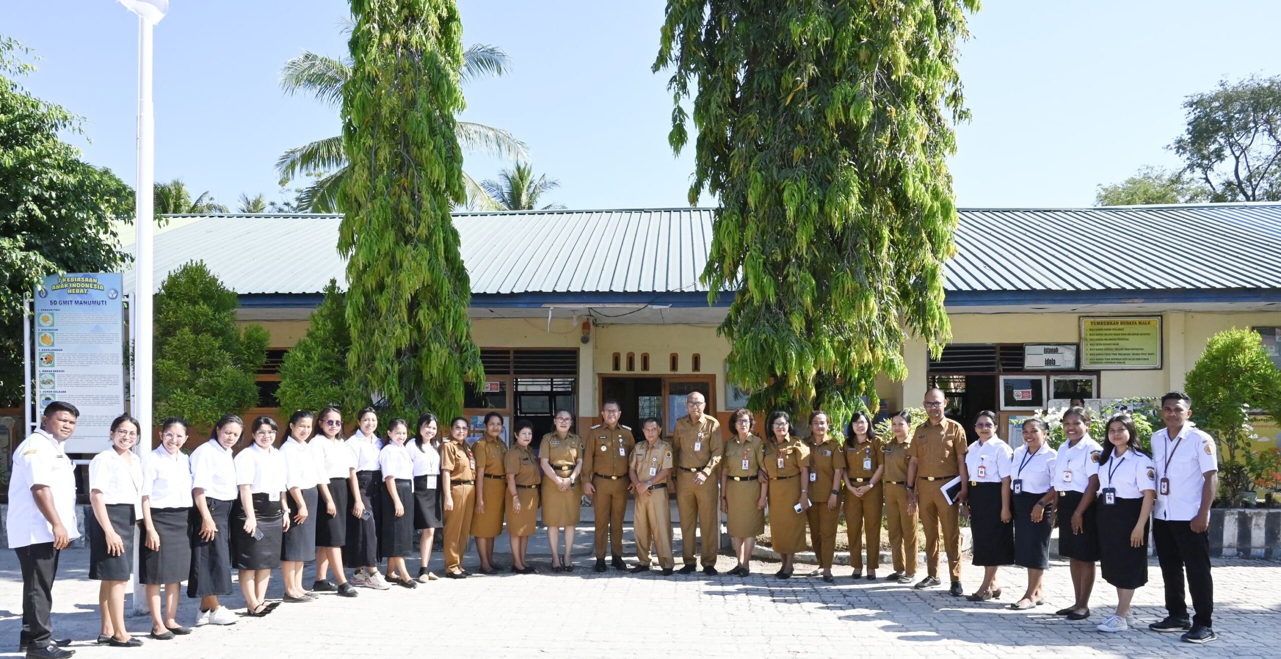 Ket. Foto: Pose Bersama.