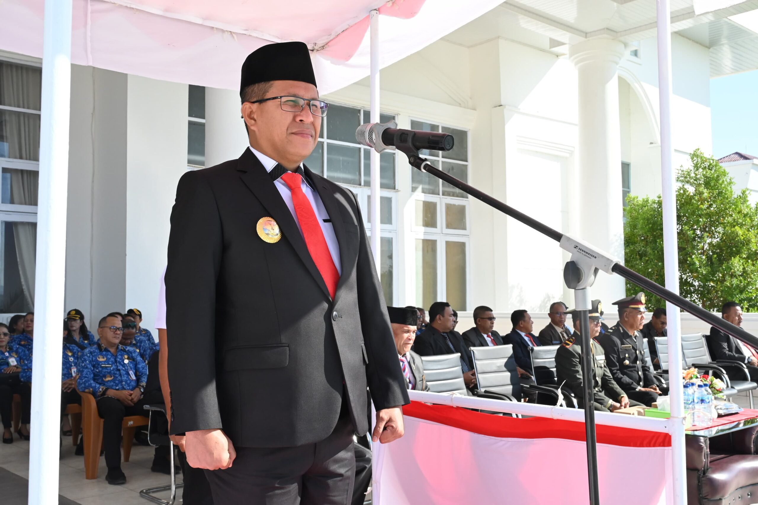 Ket. Foto: Bupati Kupang, Yosef Lede, S. H.