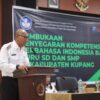Ket. Foto: Kepala Dinas Pendidikan dan Kebudayaan Kabupaten Kupang, Marthen Rahakbauw saat Menyampaikan Sambutannya.