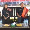 Ket. Foto: Bupati Kupang, Yosef Lede, SH di Dampingi Wakil Bupati Kupang, Aurum Obe Titu Eki, S. Ars., M. Ars saat Menghadiri Bulan Bhakti Gotong Royong Masyarakat Tahun 2025 di Desa Oebelo.