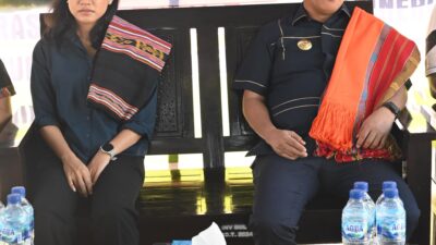 Ket. Foto: Bupati Kupang, Yosef Lede, SH di Dampingi Wakil Bupati Kupang, Aurum Obe Titu Eki, S. Ars., M. Ars saat Menghadiri Bulan Bhakti Gotong Royong Masyarakat Tahun 2025 di Desa Oebelo.