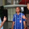 Ket. Foto: Kepala Kejaksaan Negeri Kabupaten Kupang, Yupiter Selan, S.H., M.H di Dampingi Salah Satu Stafnya saat Berdiskusi Denga Kepala Inspektorat Daerah Kabupaten Kupang, Agus Foenay di Kantor Kejaksaan Negeri Kabupaten Kupang, Kamis (30/10/2025).