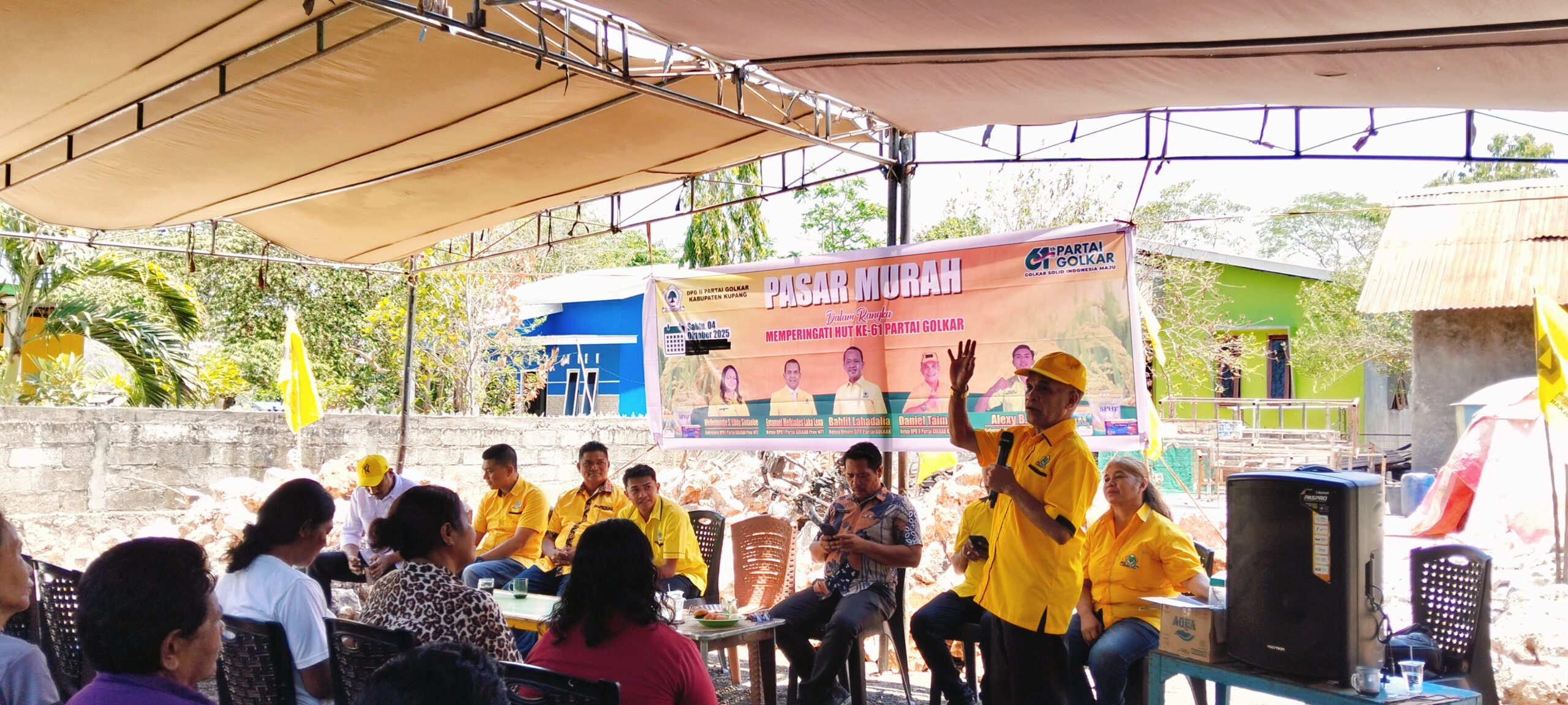 Ket. Foto: Ketua DPD II Partai Golkar Kabupaten Kupang, Daniel Taimenas, S. H saat Menyampaikan Sambutannya.