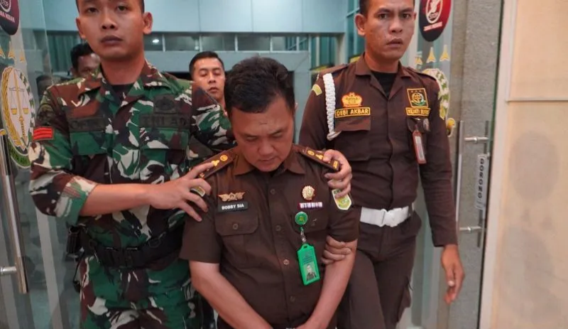 Ket. Foto: Jaksa Gadungan Ini di Tangkap Kejari OKI Setelah Minta Pengawalan Untuk Bertemu Bupati .