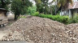 Perkerasan Jalan Kelurahan Tuatuka Mulai di Kerjakan