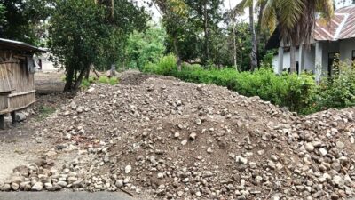 Perkerasan Jalan Kelurahan Tuatuka Mulai di Kerjakan