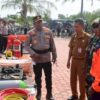 Ket. Foto: Kapolres Kupang, AKBP Rudy Junus Jacob Ledo, S.I.K., S.H saat Memantau Bersama Perlengkapan dalam Siaga Bencana.
