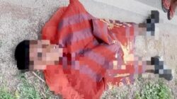 Ket. Foto: Seorang Pemuda Asal Kecamatan Taebenu di Temukan Tergeletak di Jalan Raya Jalur Petuk.